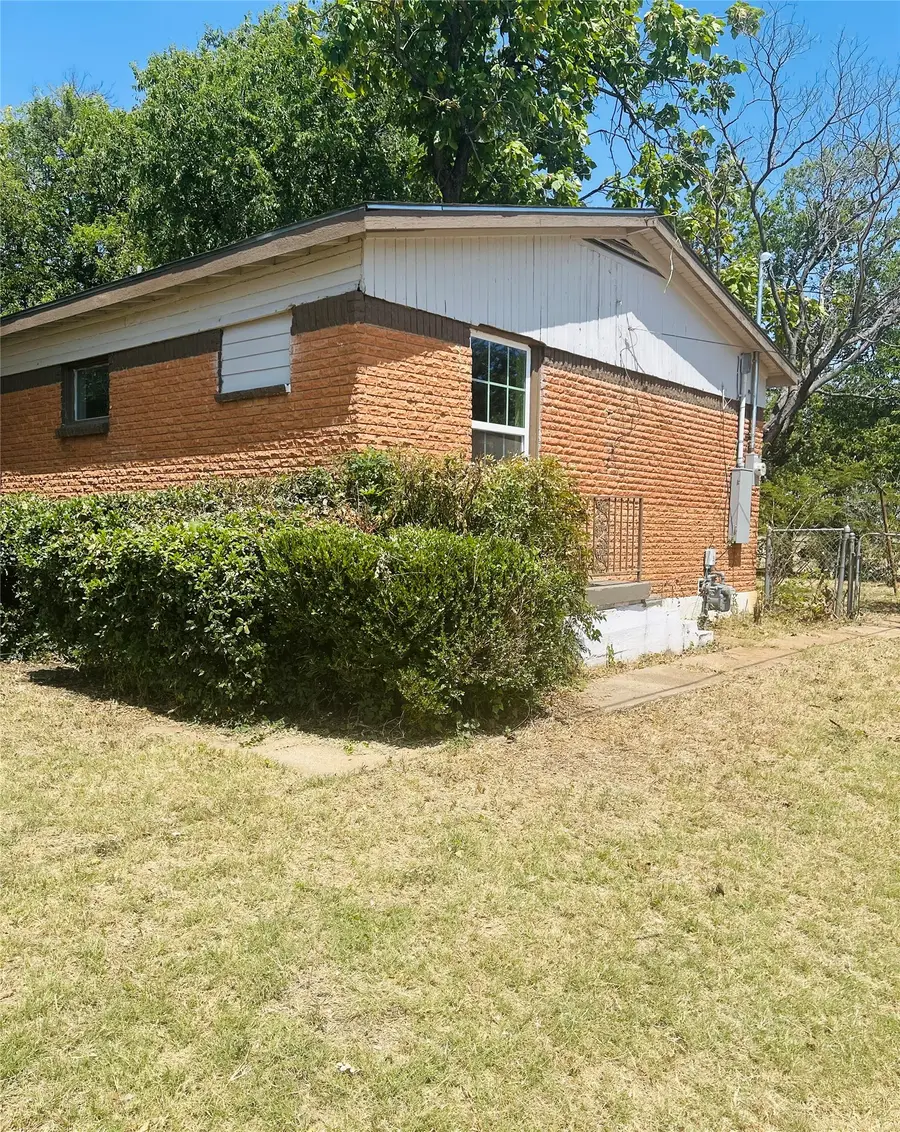 1355 Glen Garden Drive, Fort Worth, TX 76104 - #2