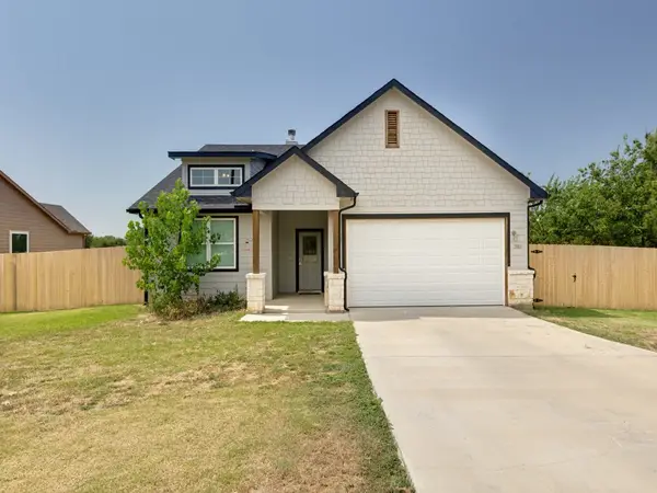 310 Oakwood Avenue, Jacksboro, TX 76458