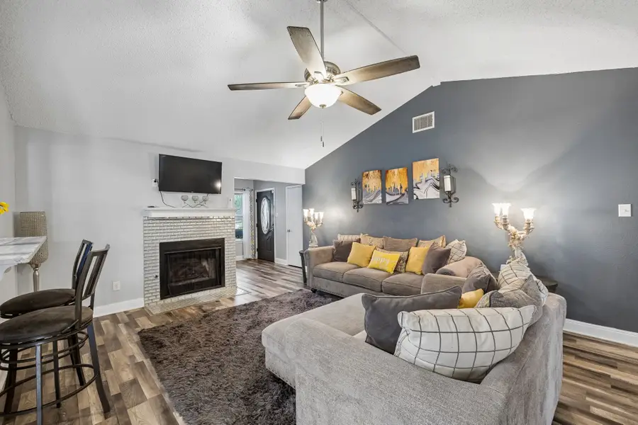1316 Cy Blackburn Circle, Dallas, TX 75217 - #2