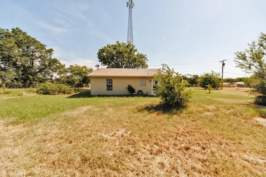 304 Missouri Street, Bowie, TX 76230 - #2