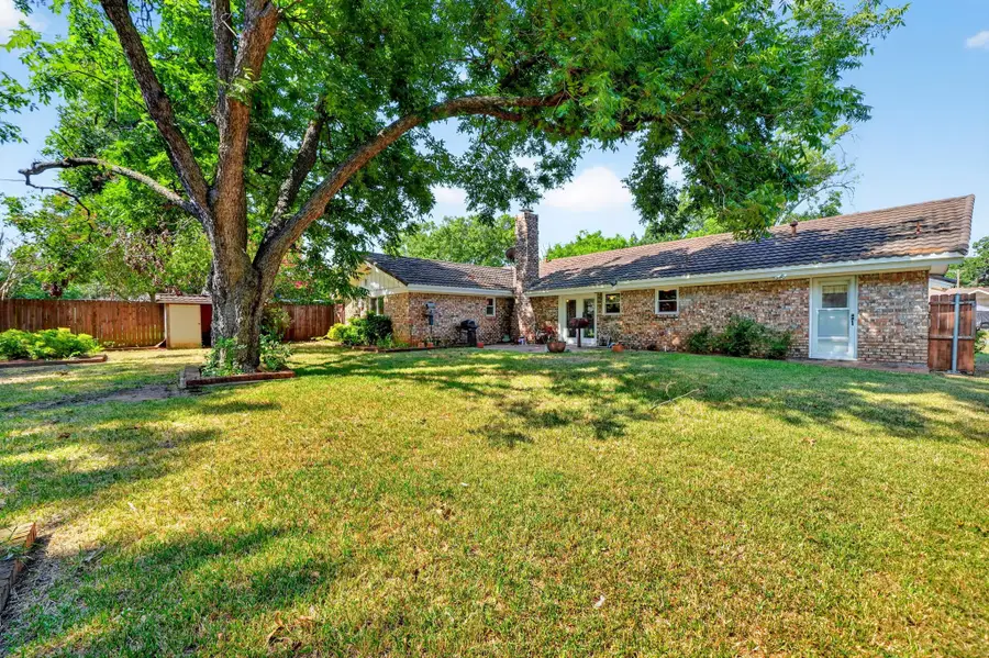 901 Lake Charles Avenue, Fort Worth, TX 76103 - #2