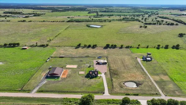 201 Private Road 107, Blum, TX 76627