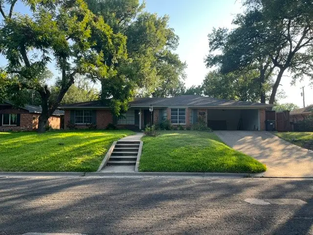 2002 Mimosa Drive, Corsicana, TX 75110 - #1