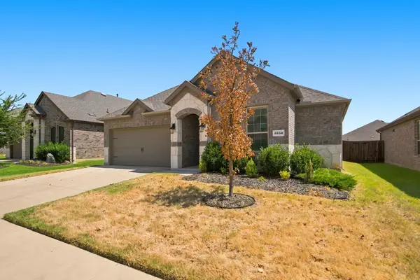 3250 Hunters Glen Drive, Aubrey, TX 76227