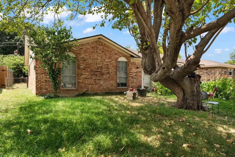 1825 Avenue B, Grand Prairie, TX 75051 - #2