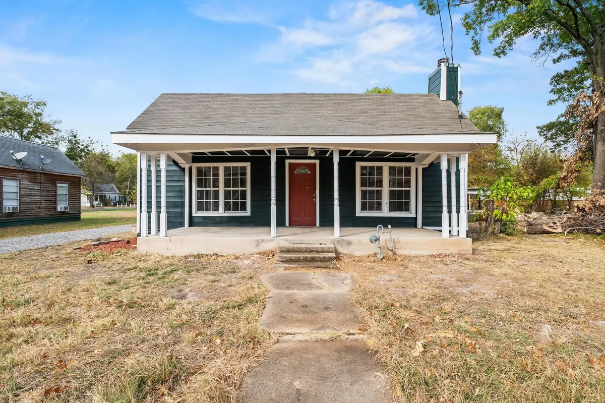 1008 W 10th Street, Bonham, TX 75418 - #1