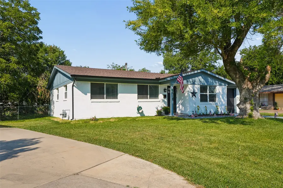 2818 Lowell Drive, Irving, TX 75062 - #2