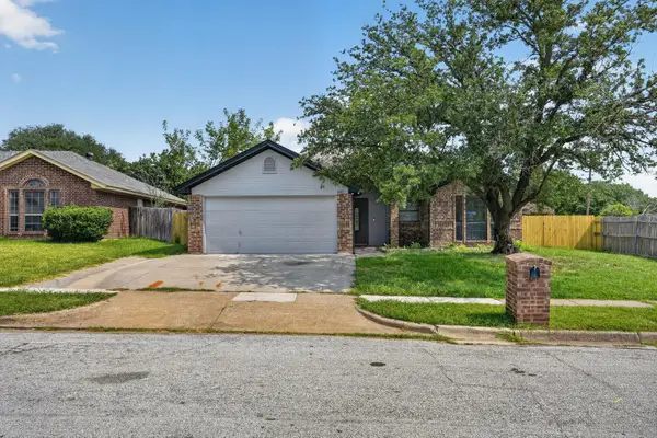 6057 Hillglen Drive, Watauga, TX 76148