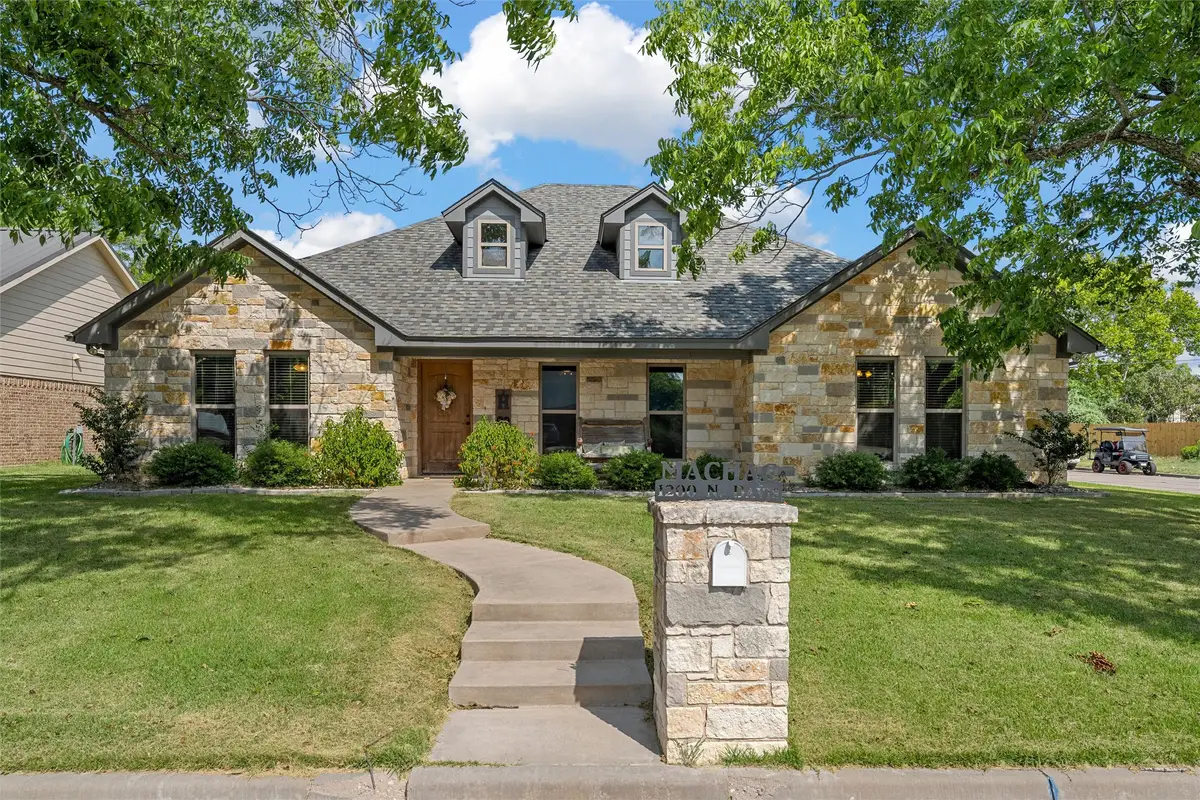 1200 N Davis Street, West, TX 76691 - #1