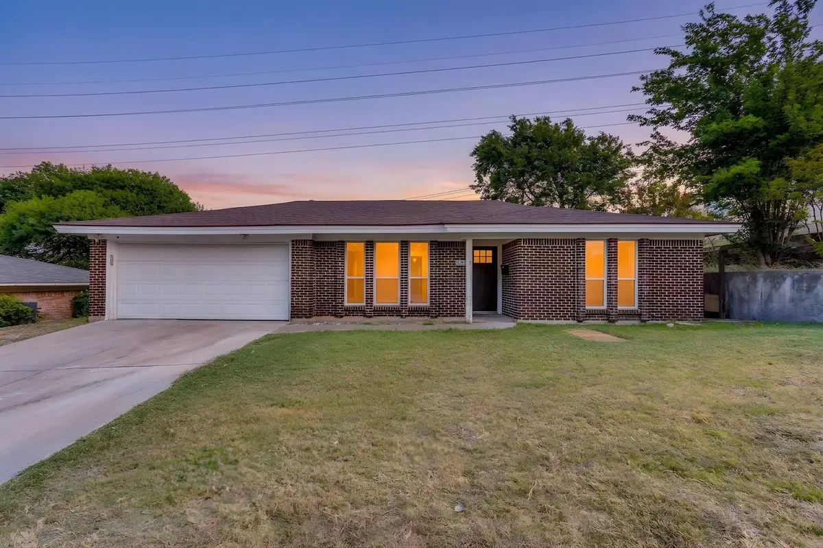 332 W Hallmark Drive, Fort Worth, TX 76134 - #1