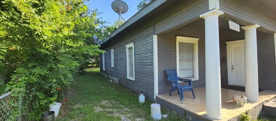 1320 Elm Wood Avenue, Fort Worth, TX 76104 - #2