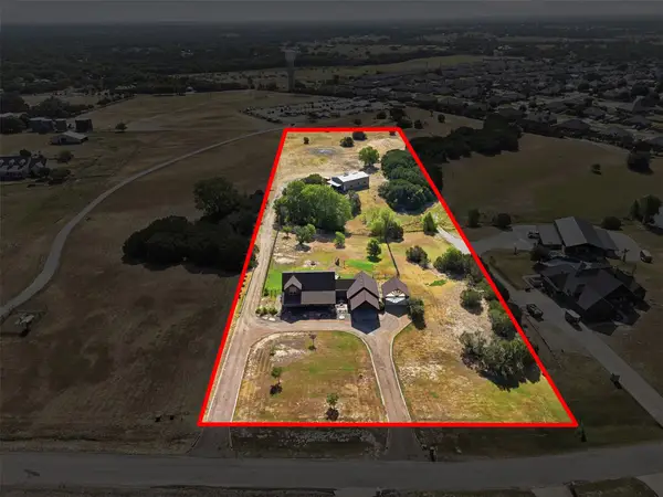 2407 Wills Way Drive, Granbury, TX 76049