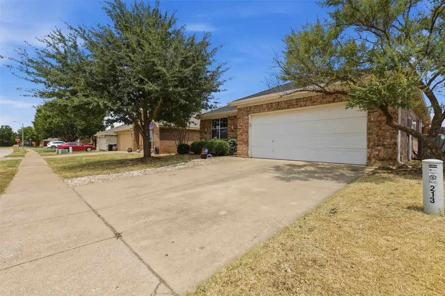 213 Sardius Boulevard, Granbury, TX 76049 - #2