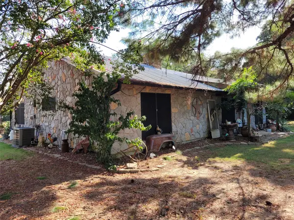 10510 U. S. Highway 82 E, Blossom, TX 75416