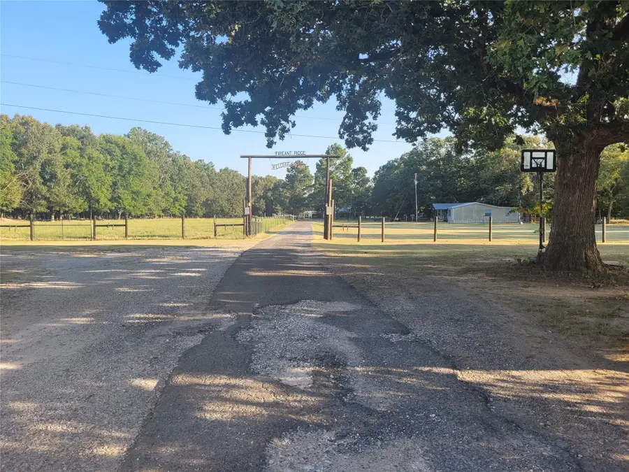 10510 U. S. Highway 82 E, Blossom, TX 75416 - #2