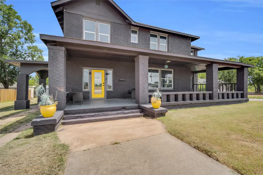 805 E Wise Street, Bowie, TX 76230 - #2