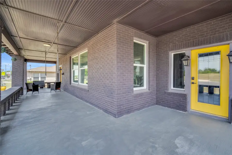 805 E Wise Street, Bowie, TX 76230 - #3
