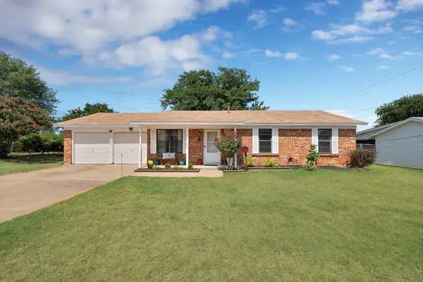 825 E Prairie View Road, Crowley, TX 76036