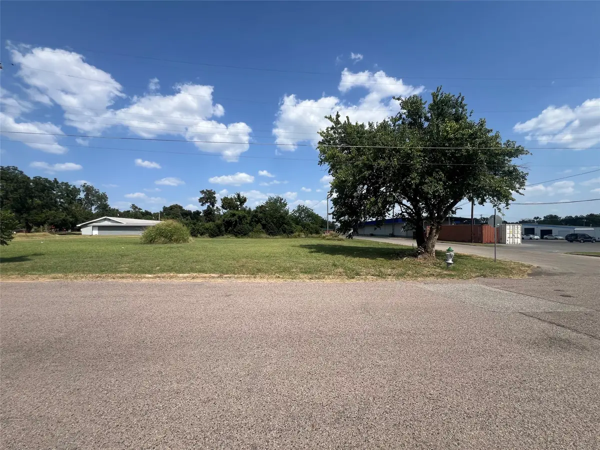 1706 N Main Street, Bonham, TX 75418 - #1