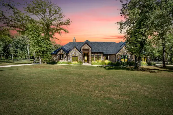 3131 Trailwood Drive E, Burleson, TX 76028