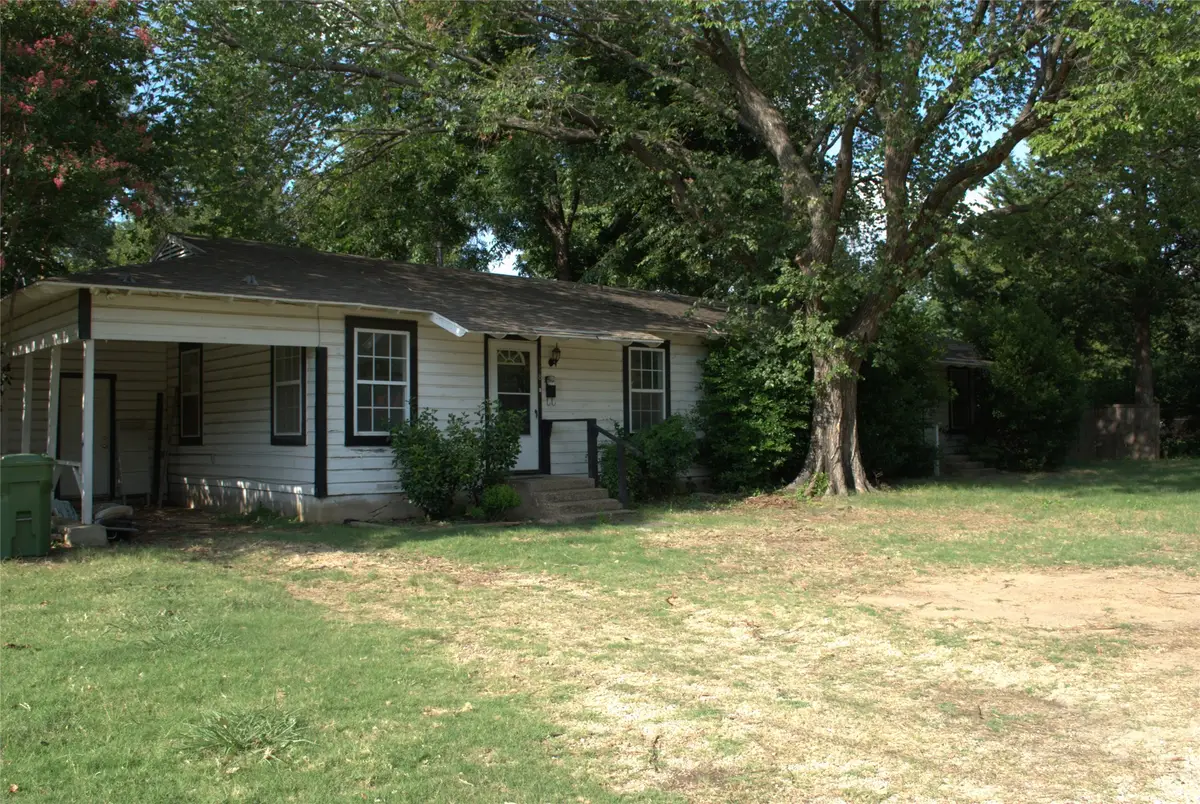 112 N Hatcher Ave, Lewisville, TX 75057 - #1