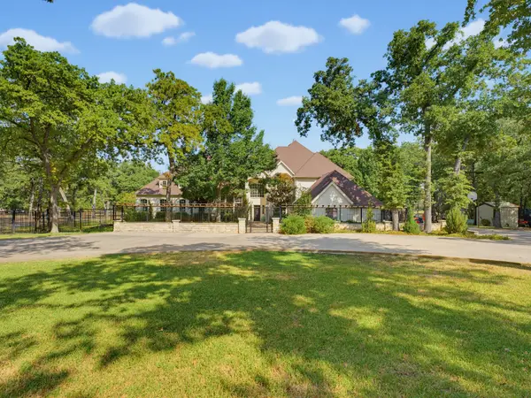 121 Comanche Moon Court, Decatur, TX 76234