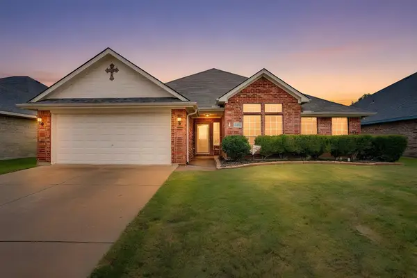725 Snapper Drive, Burleson, TX 76028