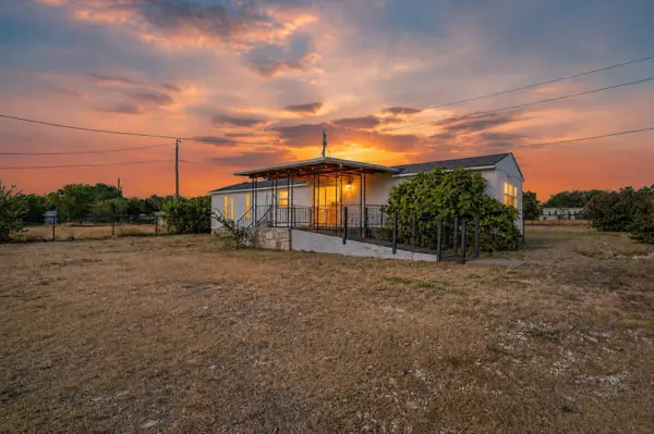 3205 Oak Hill Drive, Granbury, TX 76048