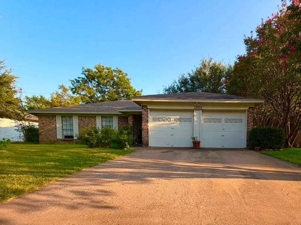 1824 Briar Run, Benbrook, TX 76126 - #1