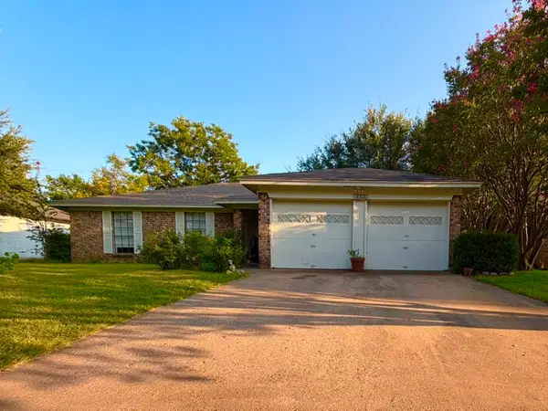 1824 Briar Run, Benbrook, TX 76126