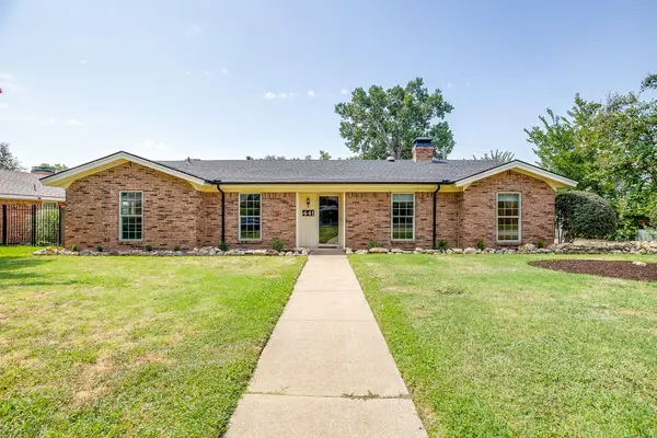 441 W Pleasantview Drive, Hurst, TX 76054