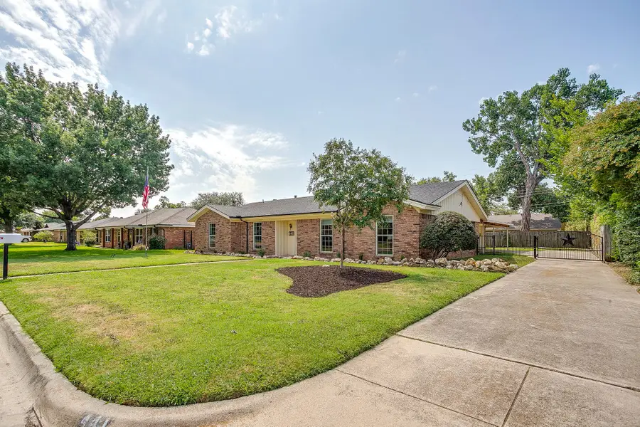 441 W Pleasantview Drive, Hurst, TX 76054 - #2