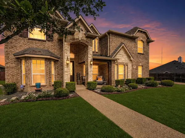 906 Hidden Lakes Drive, Cedar Hill, TX 75104