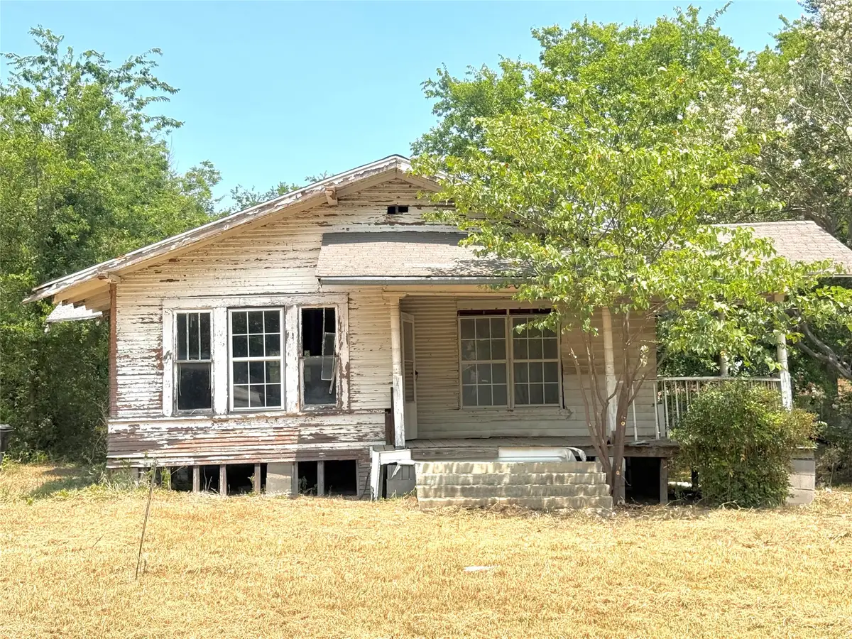 204 W Maple Street, Whitewright, TX 75491 - #1