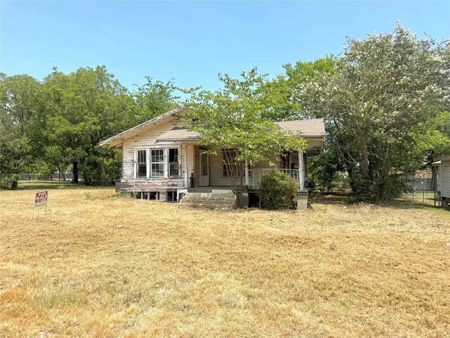 204 W Maple Street, Whitewright, TX 75491 - #2
