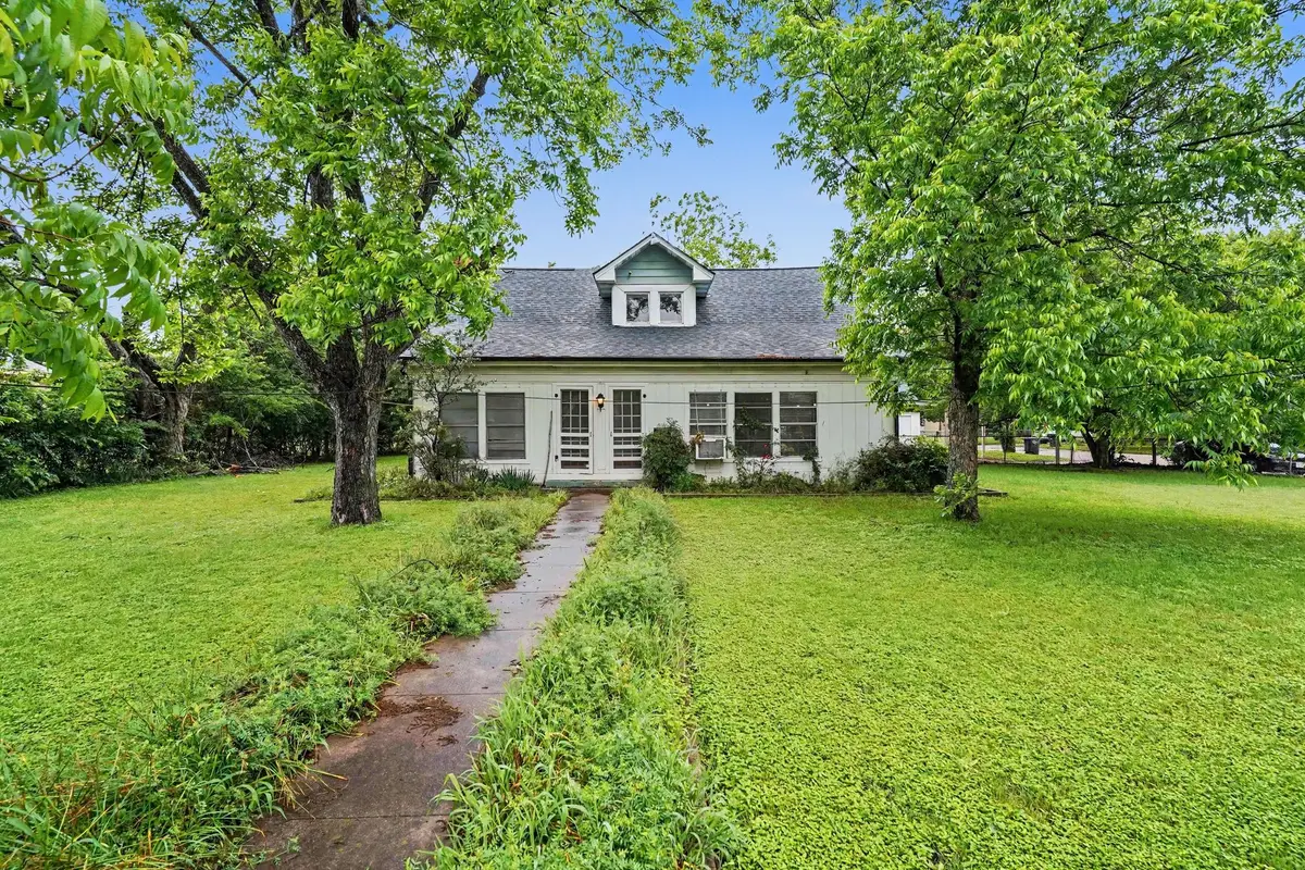 506 Woodard Avenue, Cleburne, TX 76033 - #1