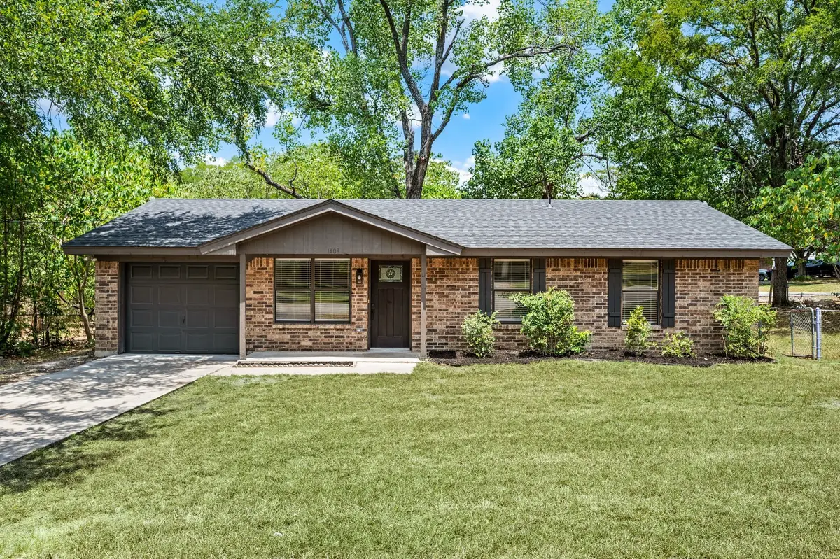 1409 Scotland Avenue, Azle, TX 76020 - #1
