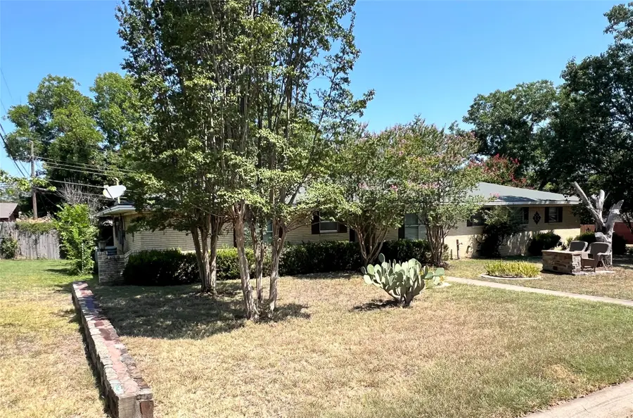 1206 Crestwood Drive, Cleburne, TX 76033 - #2