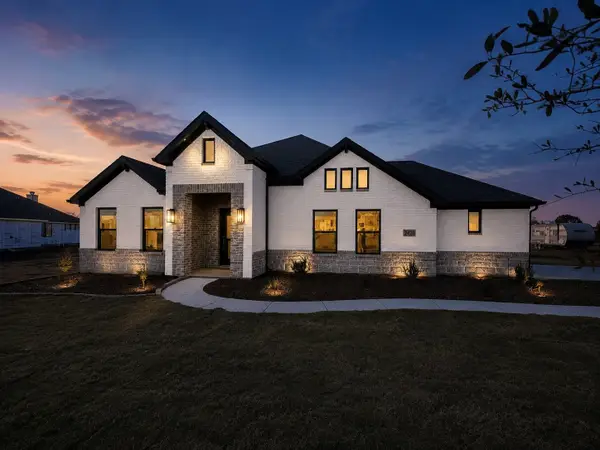 13242 Corrida Lane, Sanger, TX 76266