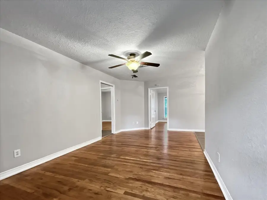 4929 Donnelly Avenue, Fort Worth, TX 76107 - #3
