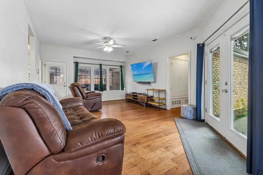 200 Sherwood Court, Irving, TX 75061 - #2