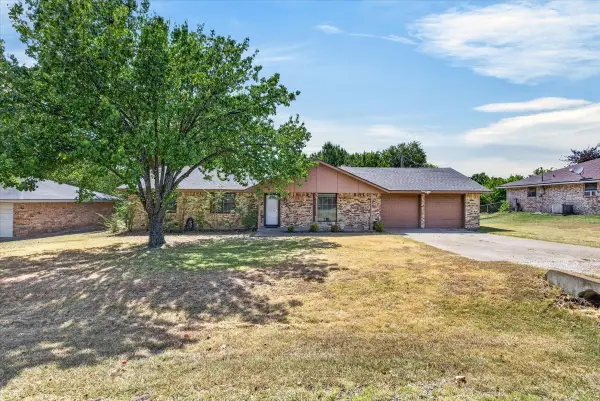 164 Creekview Drive E, Red Oak, TX 75154