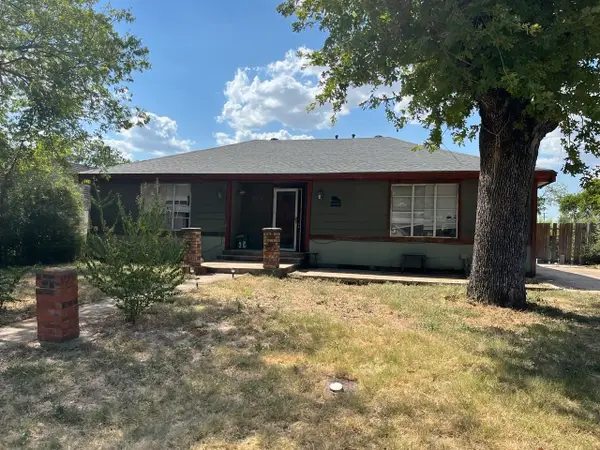 2525 Oakwood Terrace, Haltom City, TX 76117