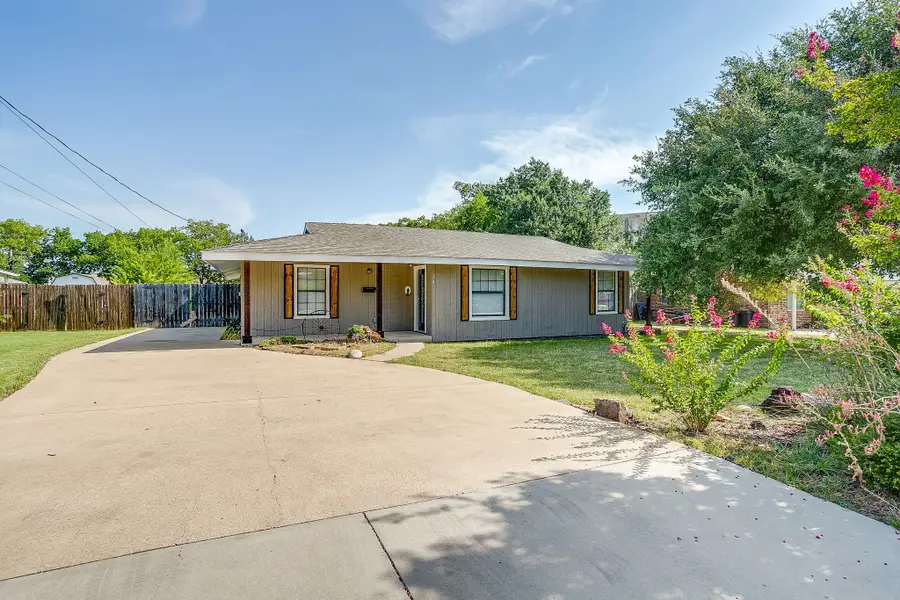 204 W Northern Avenue, Saginaw, TX 76179 - #2