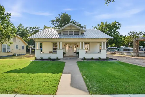 225 S Texas Street, De Leon, TX 76444