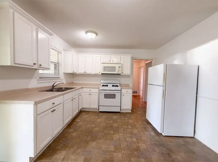 2609 Brockbank Drive, Irving, TX 75062 - #2