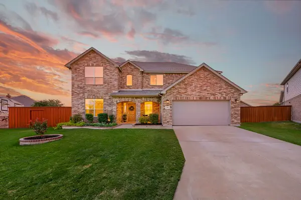 325 Little John Court, Saginaw, TX 76179