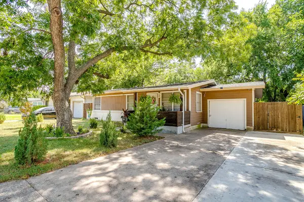 702 Lombardy Lane, Arlington, TX 76013