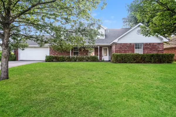 2127 N Village Drive, Bonham, TX 75418