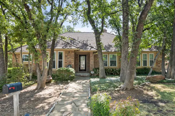 1919 Creek Wood Drive, Arlington, TX 76006